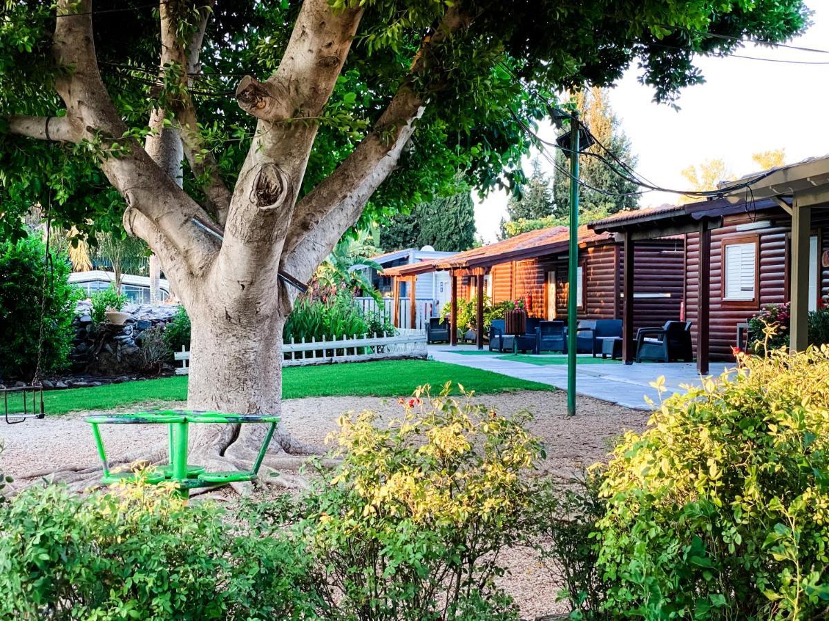 Etzel Tami Hospitality Hotel Neot Golan Exterior foto